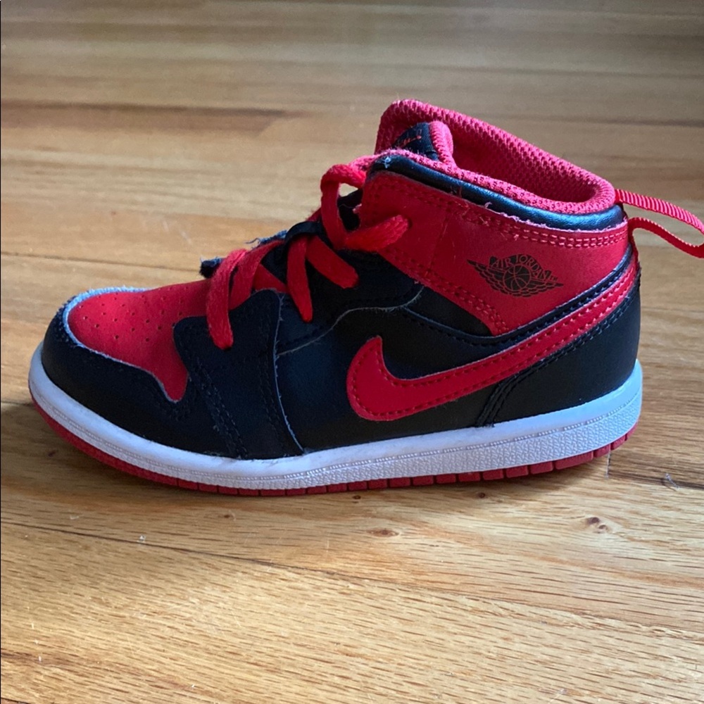 Nike Air Jordan 1 Mid • Size 9C